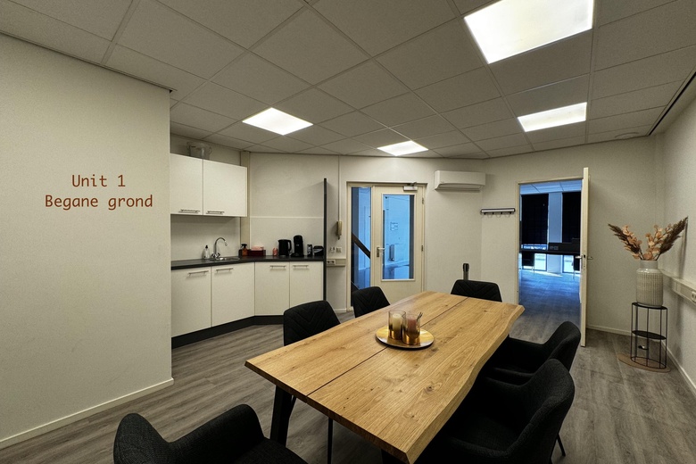 BedrijfsruimteaanBergveste 2<br/> inHouten BedrijfsruimteaanBergveste 2<br/> inHouten