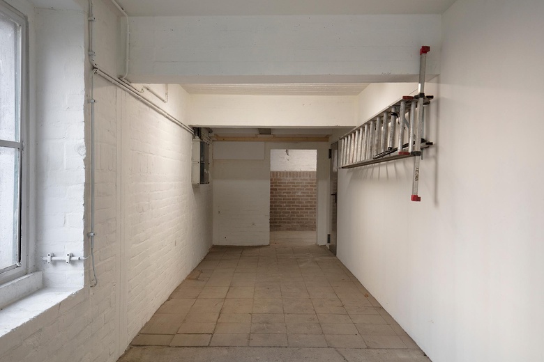BedrijfsruimteaanAlbert Thijsstraat 19<br/> inEygelshoven BedrijfsruimteaanAlbert Thijsstraat 19<br/> inEygelshoven