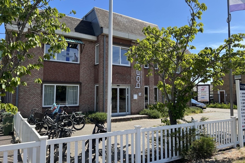 Bekijk foto 1 van Zwartendijk 52 Bekijk foto 1 van Zwartendijk 52