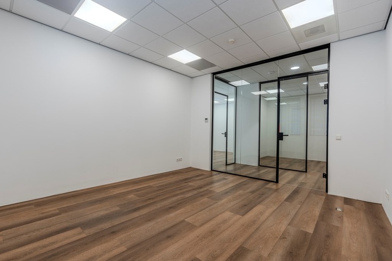KantoorruimteaanWarwickstraat 15<br/> inSteenbergen KantoorruimteaanWarwickstraat 15<br/> inSteenbergen