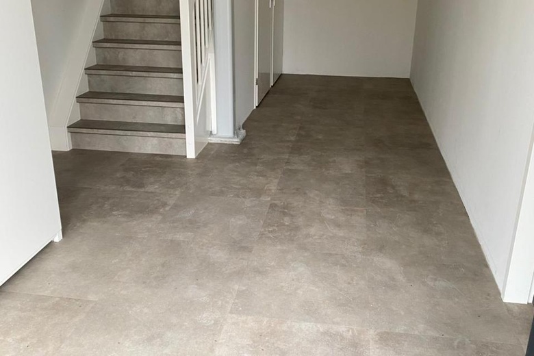 BedrijfsruimteaanVan der Waalsstraat 42<br/> inZoetermeer