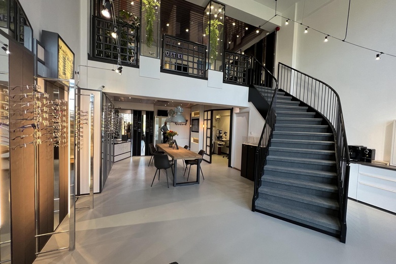 WinkelruimteaanStrevelsweg 742<br/> inRotterdam WinkelruimteaanStrevelsweg 742<br/> inRotterdam