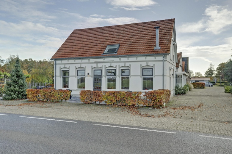 Bekijk foto 1 van Vredenseweg 184