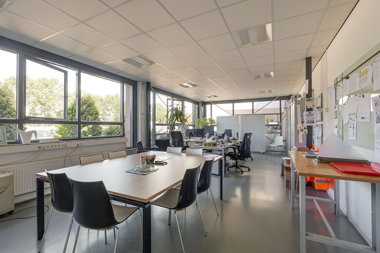 BedrijfsruimteaanHaarlemmerstraatweg 105<br/> inHalfweg