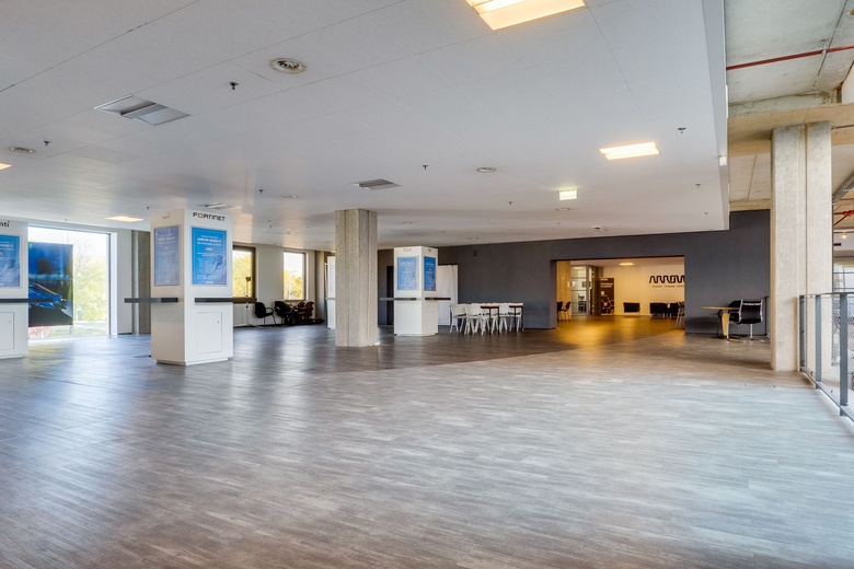 KantoorruimteaanElzenkade 1<br/> inHouten