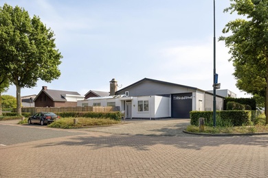 Bekijk foto 2 van Huygensweg 5