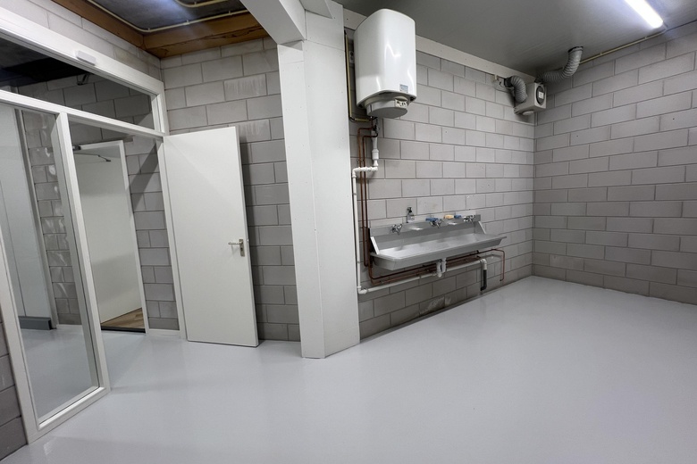 BedrijfsruimteaanAmbachtsstraat 6<br/> inZuid-Beijerland