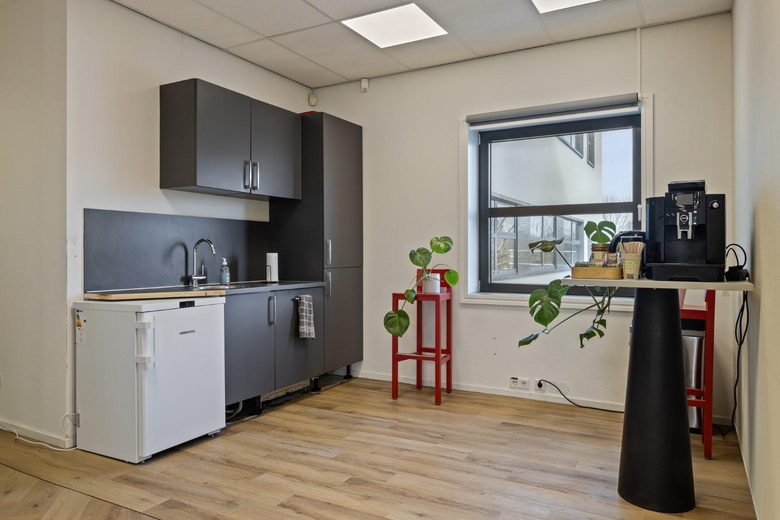 KantoorruimteaanLangesteijn 112<br/> inHendrik-Ido-Ambacht KantoorruimteaanLangesteijn 112<br/> inHendrik-Ido-Ambacht