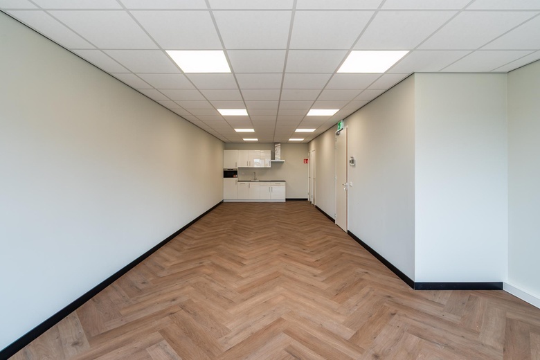 BedrijfsruimteaanEemmeerlaan 2 M<br/> inWeesp