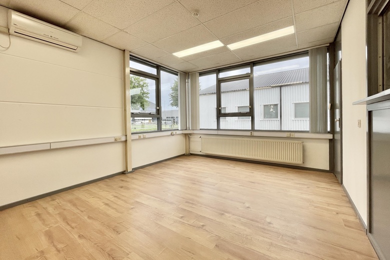 KantoorruimteaanRevisieweg 18<br/> inEmmeloord KantoorruimteaanRevisieweg 18<br/> inEmmeloord