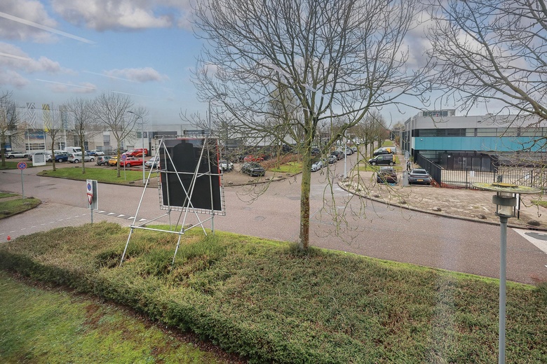 BedrijfsruimteaanParellaan 24<br/> inHoofddorp