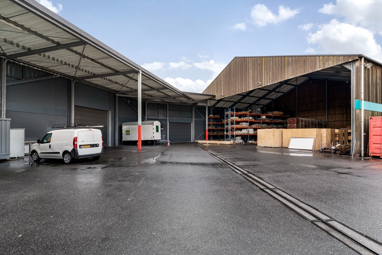 BedrijfsruimteaanVeestraat 42<br/> inLinne BedrijfsruimteaanVeestraat 42<br/> inLinne