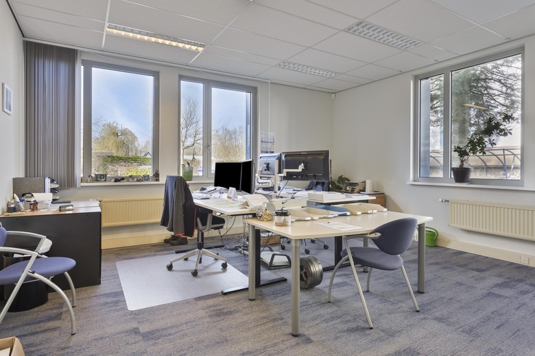 BedrijfsruimteaanGrotestraat 12<br/> inHeesbeen BedrijfsruimteaanGrotestraat 12<br/> inHeesbeen