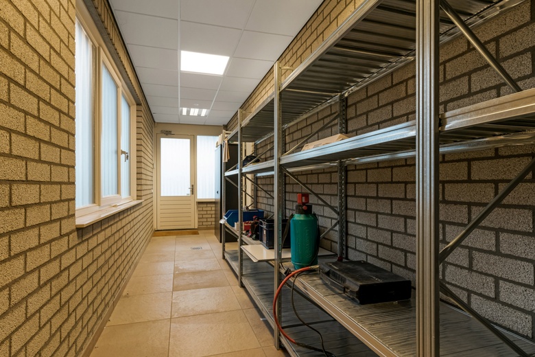 BedrijfsruimteaanVeestraat 42<br/> inLinne BedrijfsruimteaanVeestraat 42<br/> inLinne