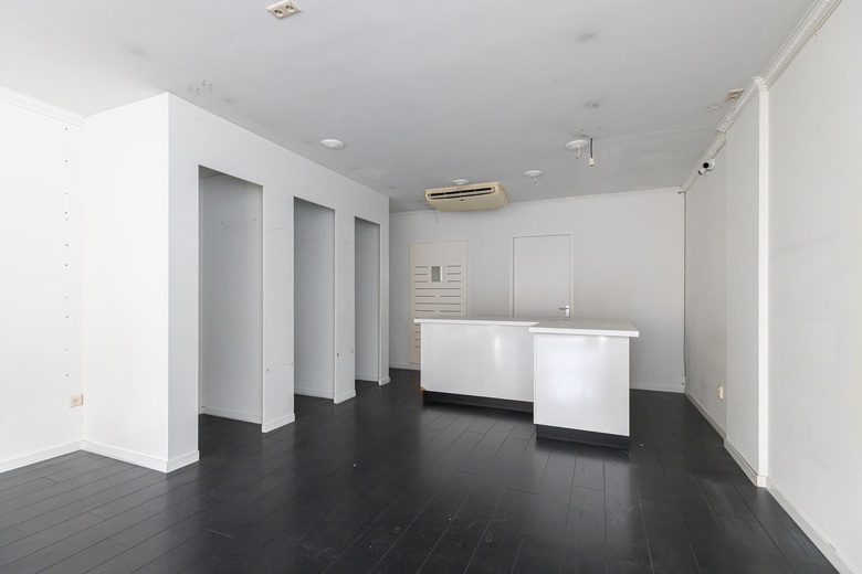 WinkelruimteaanBrederodehuis 4<br/> inPapendrecht WinkelruimteaanBrederodehuis 4<br/> inPapendrecht