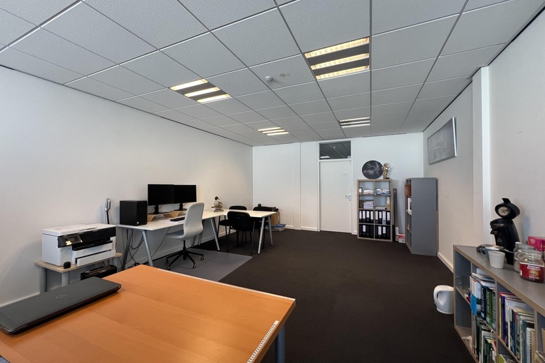 KantoorruimteaanVeersedijk 59<br/> inHendrik-Ido-Ambacht KantoorruimteaanVeersedijk 59<br/> inHendrik-Ido-Ambacht