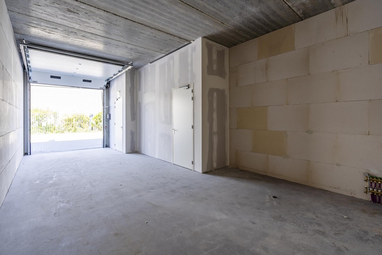 BedrijfsruimteaanHogeweyselaan 215 C<br/> inWeesp