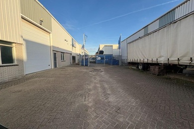 Bekijk foto 2 van Marie Curiestraat 15