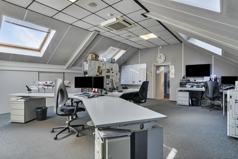 BedrijfsruimteaanDorpsstraat 56<br/> inOssendrecht BedrijfsruimteaanDorpsstraat 56<br/> inOssendrecht