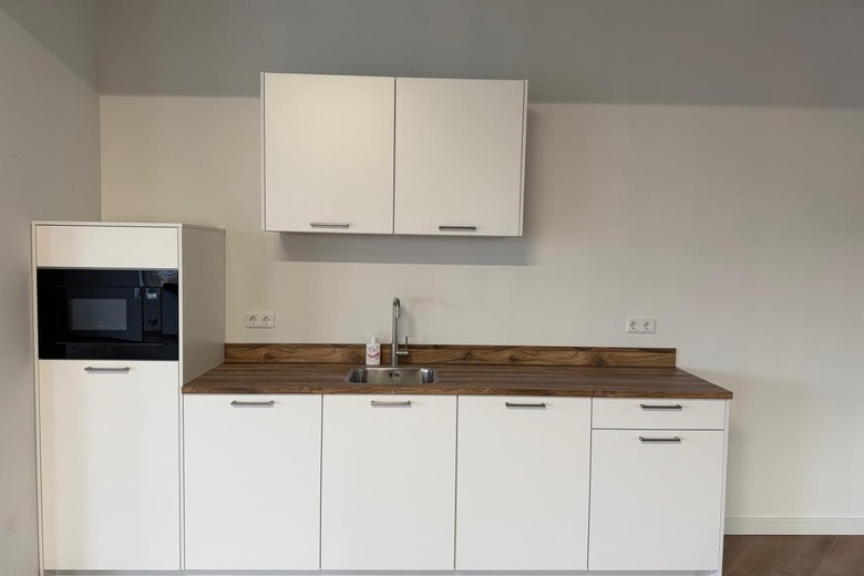 BedrijfsruimteaanVan der Waalsstraat 42<br/> inZoetermeer