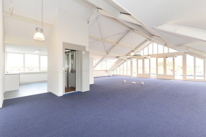 KantoorruimteaanOosteinde 137<br/> inVoorburg