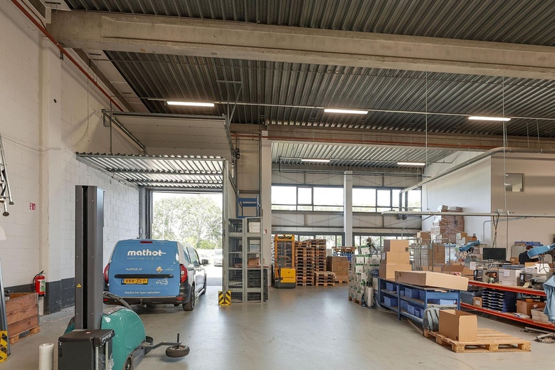 BedrijfsruimteaanHaarlemmerstraatweg 105<br/> inHalfweg