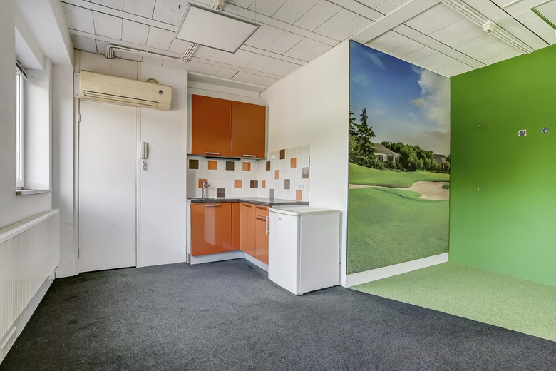 BedrijfsruimteaanStanderdmolen 20<br/> inHouten