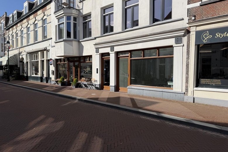 Bekijk foto Winkelruimte aan de Badhuisstraat 51 in Den Haag Bekijk foto Winkelruimte aan de Badhuisstraat 51 in Den Haag