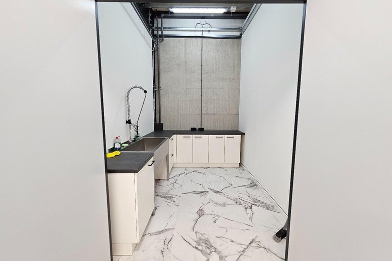 BedrijfsruimteaanSchepelstraat 47<br/> inRoermond BedrijfsruimteaanSchepelstraat 47<br/> inRoermond