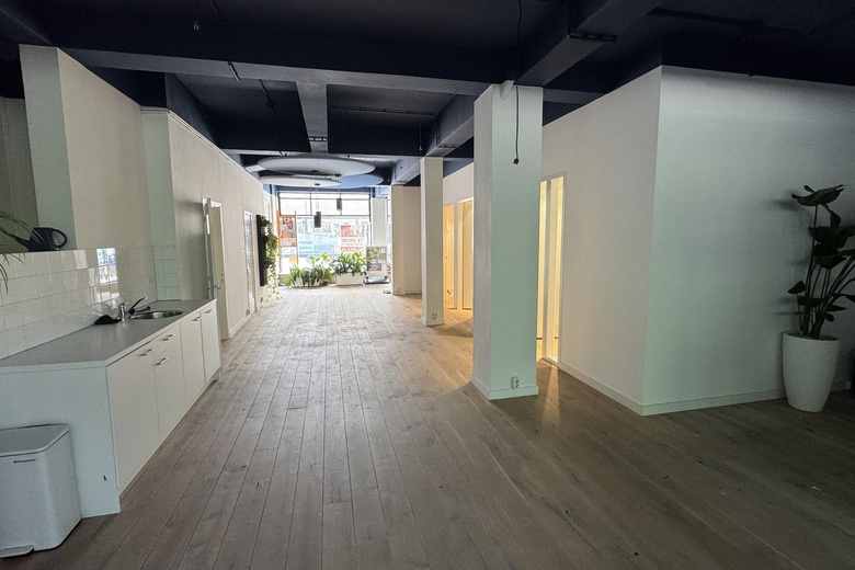 WinkelruimteaanLaan van Nieuw-Oost-Indie 102<br/> inDen Haag