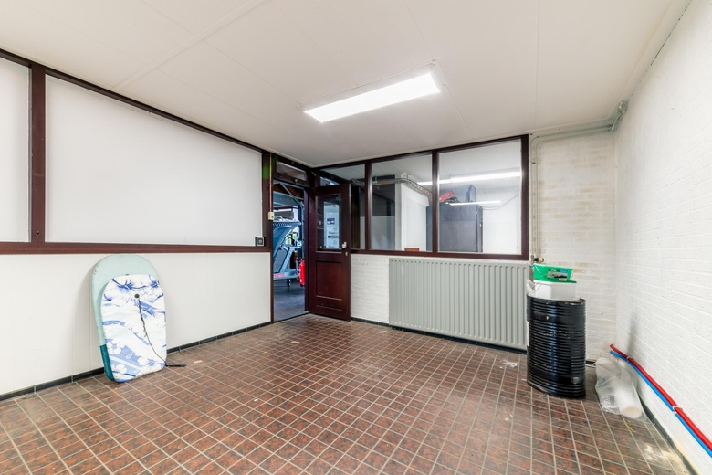 BedrijfsruimteaanMolendijk 11<br/> inRockanje