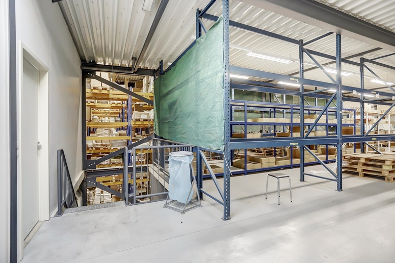 BedrijfsruimteaanAmbachtsstraat 32<br/> inWinterswijk BedrijfsruimteaanAmbachtsstraat 32<br/> inWinterswijk