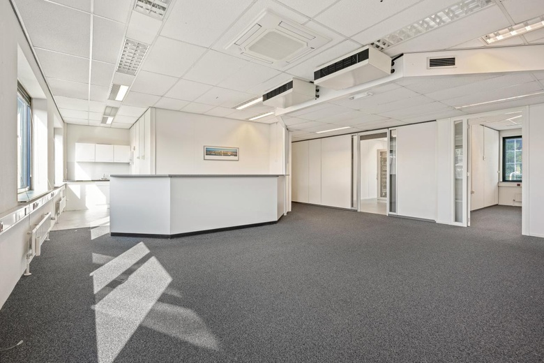 KantoorruimteaanStationsplein 4<br/> inZwijndrecht KantoorruimteaanStationsplein 4<br/> inZwijndrecht