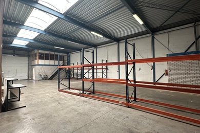 Bekijk foto 2 van Dr. Ir. Van Veenweg 1 a