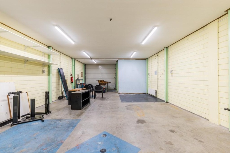 BedrijfsruimteaanAmbachtsweg 39 F<br/> inPijnacker