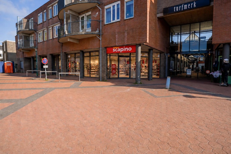Bekijk foto Winkelruimte aan de Schoolstraat 1 in Gorredijk Bekijk foto Winkelruimte aan de Schoolstraat 1 in Gorredijk