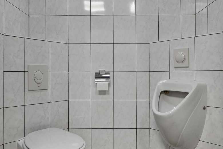 BedrijfsruimteaanDorpsstraat 56<br/> inOssendrecht BedrijfsruimteaanDorpsstraat 56<br/> inOssendrecht