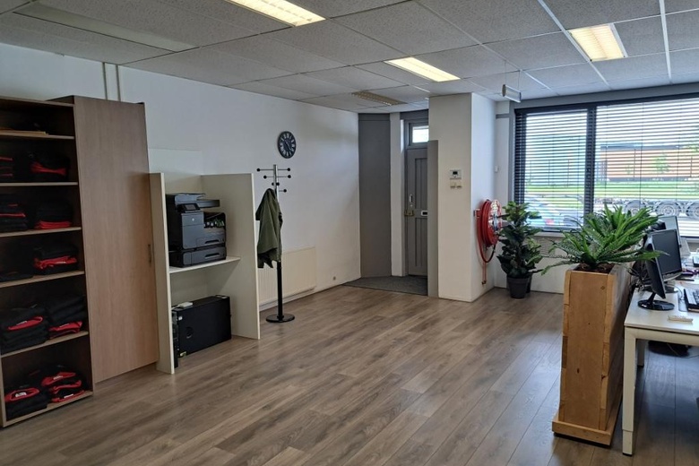 BedrijfsruimteaanOudelandseweg 7<br/> inHoogvliet BedrijfsruimteaanOudelandseweg 7<br/> inHoogvliet