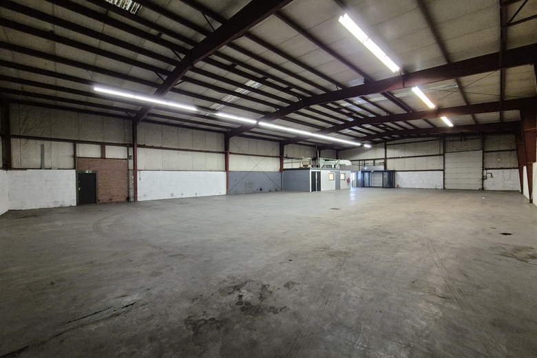 BedrijfsruimteaanAmbachtsstraat 6<br/> inHardinxveld-Giessendam