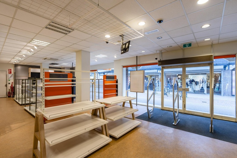 WinkelruimteaanOostermeent-West 9<br/> inHuizen WinkelruimteaanOostermeent-West 9<br/> inHuizen
