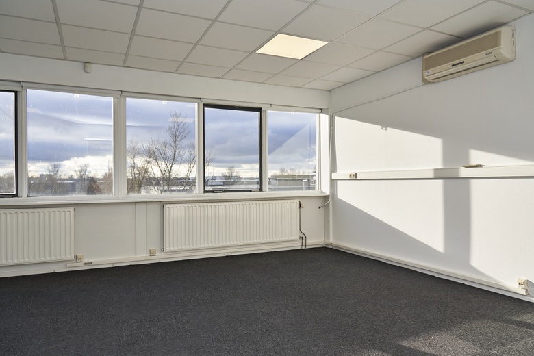BedrijfsruimteaanPlatinastraat 100<br/> inZoetermeer BedrijfsruimteaanPlatinastraat 100<br/> inZoetermeer