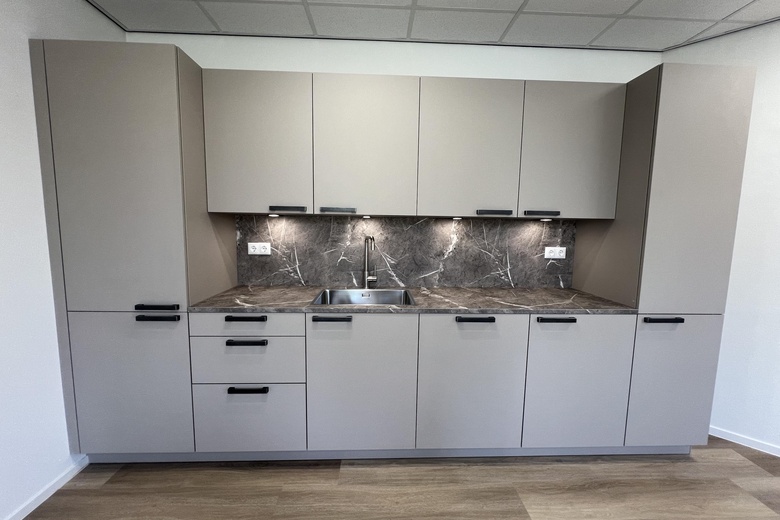 BedrijfsruimteaanAmbachtsstraat 6<br/> inZuid-Beijerland