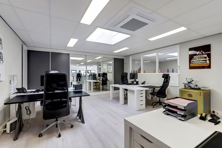 BedrijfsruimteaanDe Lasso-Zuid 9<br/> inRoelofarendsveen