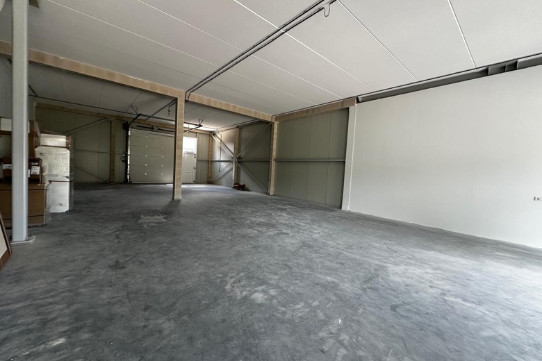 BedrijfsruimteaanVan der Waalsstraat 42<br/> inZoetermeer BedrijfsruimteaanVan der Waalsstraat 42<br/> inZoetermeer