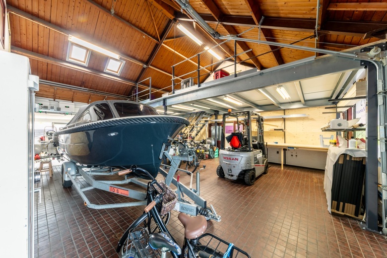 BedrijfsruimteaanMolendijk 11<br/> inRockanje