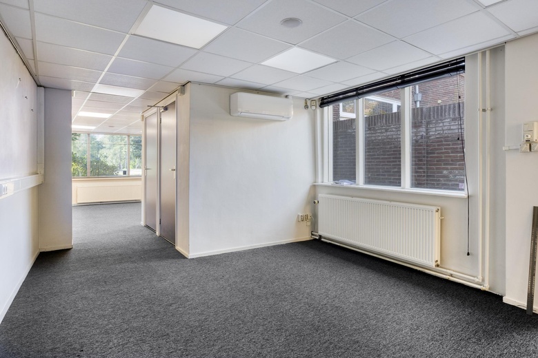 KantoorruimteaanBurgemeester van der Klokkenlaan 21 a<br/> inWaalwijk KantoorruimteaanBurgemeester van der Klokkenlaan 21 a<br/> inWaalwijk