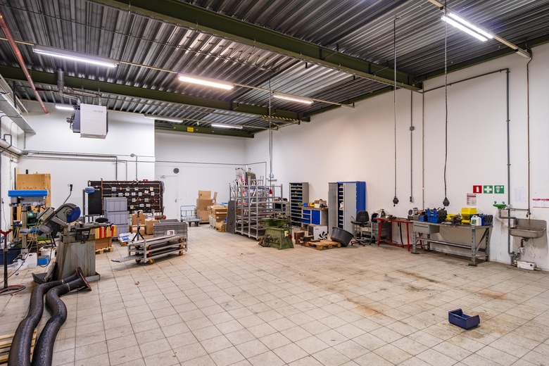 Bedrijfsruimteaan's-Gravelandseweg 373<br/> inSchiedam