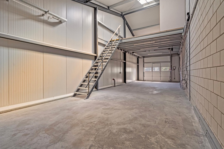 Bekijk foto Bedrijfsruimte aan de De Haal 117 in Oostzaan Bekijk foto Bedrijfsruimte aan de De Haal 117 in Oostzaan