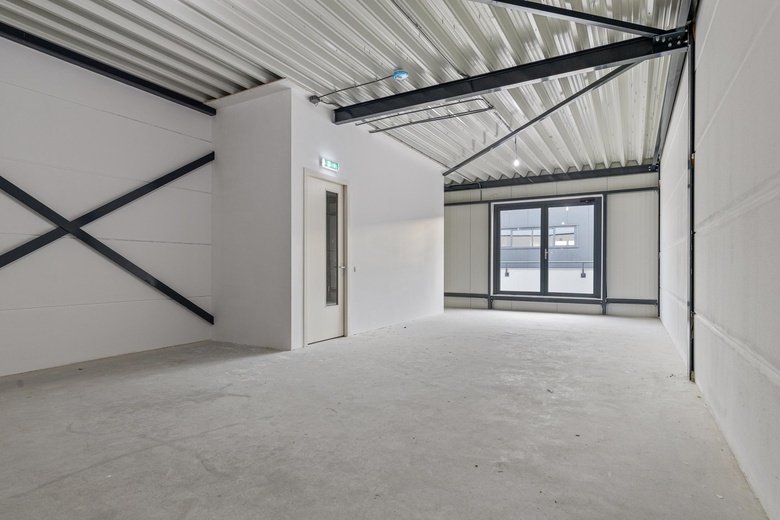 BedrijfsruimteaanKabelweg 57<br/> inRoelofarendsveen