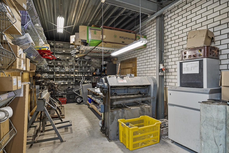 BedrijfsruimteaanDorpsstraat 56<br/> inOssendrecht BedrijfsruimteaanDorpsstraat 56<br/> inOssendrecht